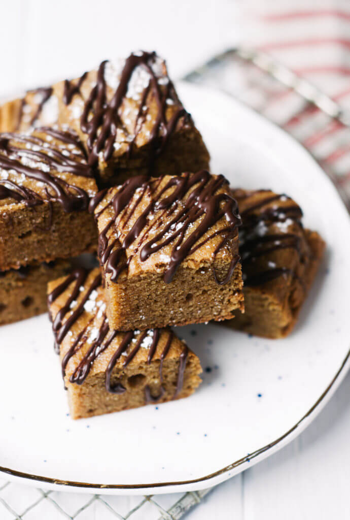 This Paleo snack cake is so incredibly moist and practically melts in your mouth. Tastefully drizzled with lushes chocolate sauce, this grain free dessert makes a perfect snack for those sweet tooth cravings.