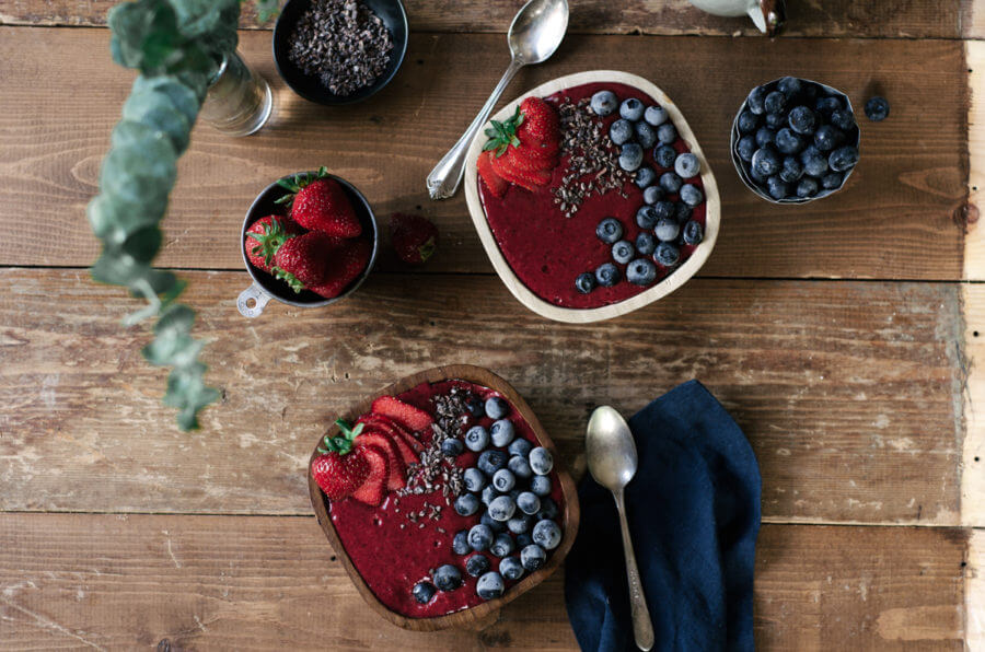 4 Ingredient Berry Vegan Smoothie Bowl