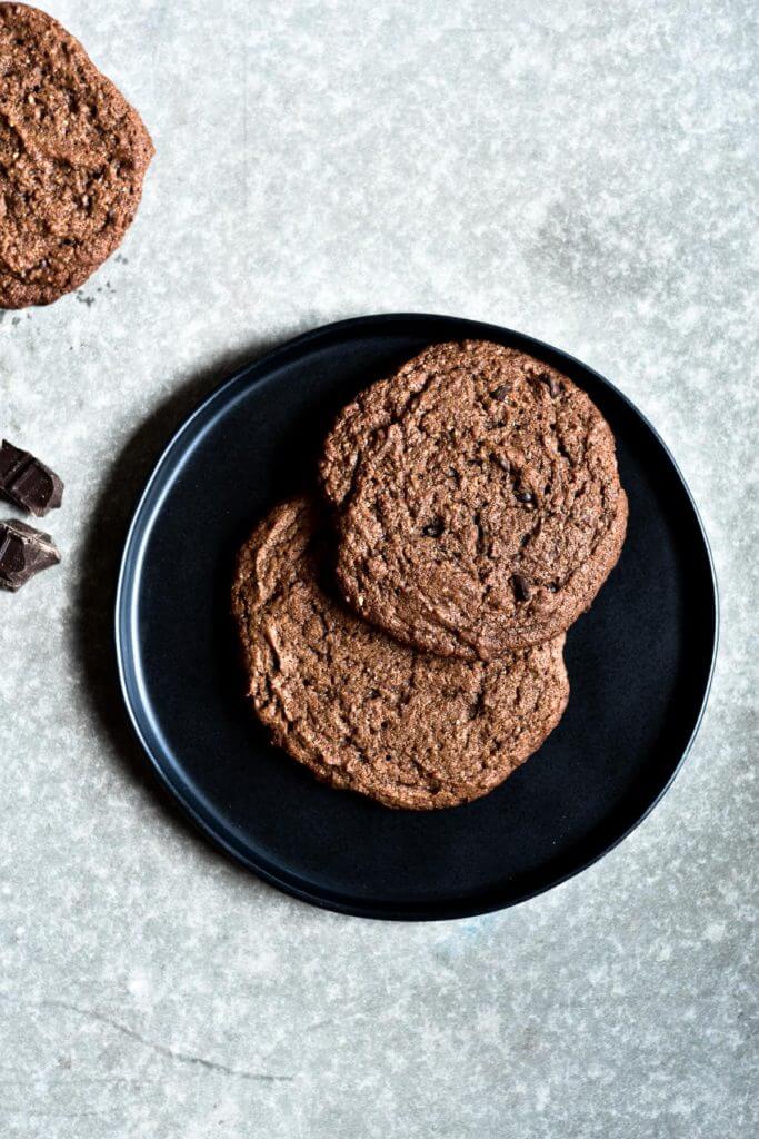 Gluten free, grain free, healthy, paleo pumpkin chocolate chip cookies. Easy to make soft and chewy paleo almond butter cookies- with a crisp cookie crust. Healthy snack for on the go or tasty dessert.