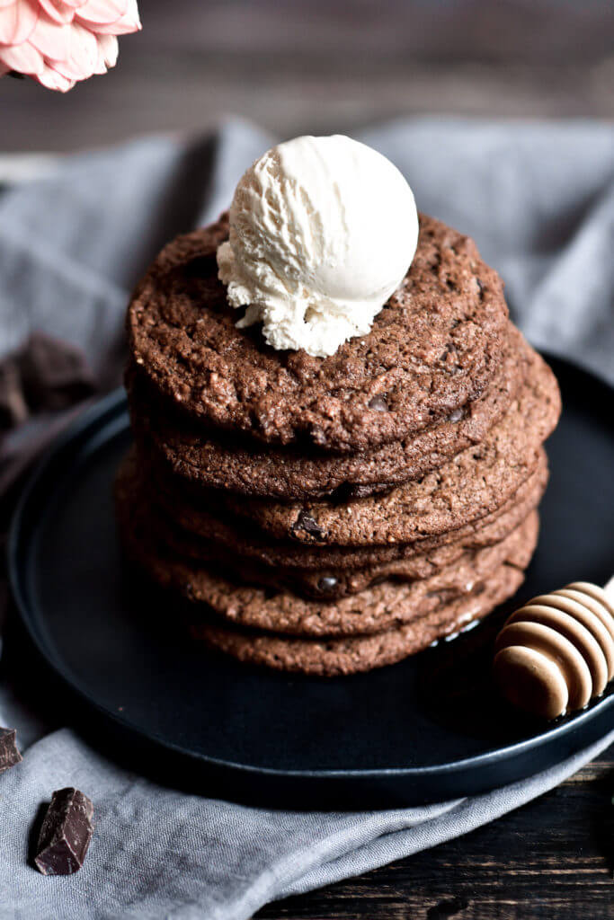 Gluten free, grain free, healthy, paleo pumpkin chocolate chip cookies. Easy to make soft and chewy paleo almond butter cookies- with a crisp cookie crust. Healthy snack for on the go or tasty dessert.