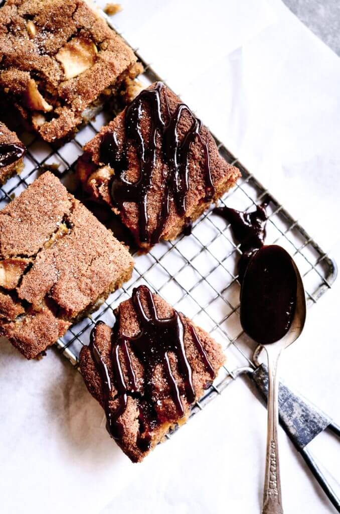 Paleo, gluten free, grain free, healthy salted caramel apple blondies. Easy healthy paleo apple dessert recipe. Dairy free & refined sugar free caramel sauce.