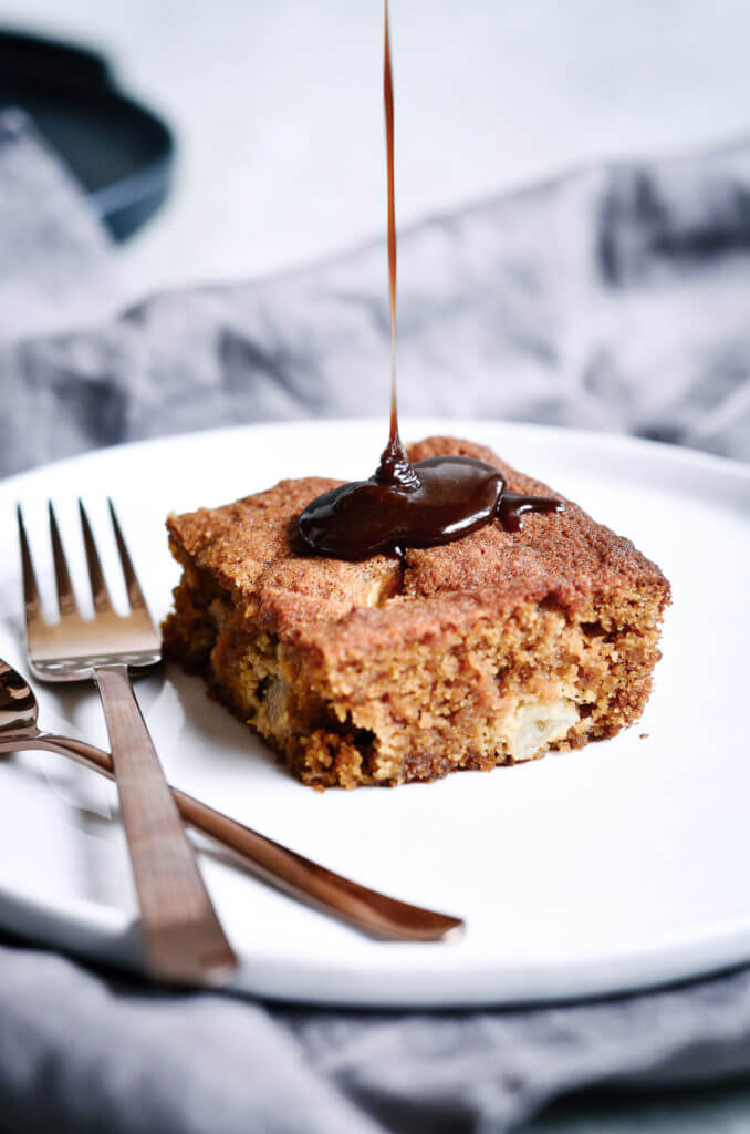 Paleo, gluten free, grain free, healthy salted caramel apple blondies. Easy healthy paleo apple dessert recipe. Dairy free & refined sugar free caramel sauce.