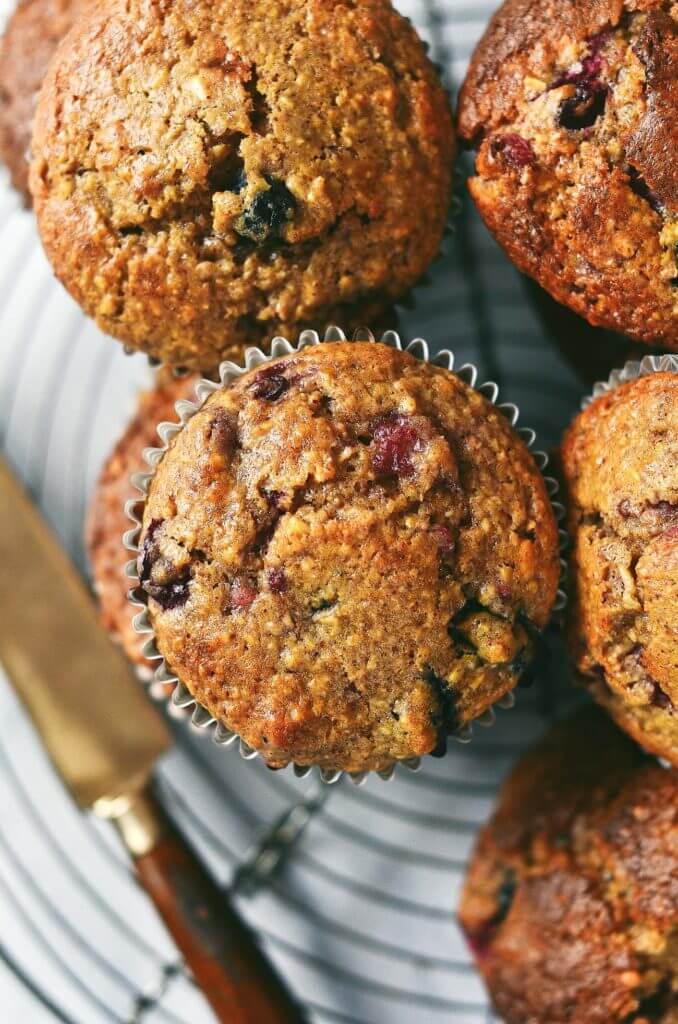 Best flourless blender muffins! Made in 5 minutes without oil. Filled with mixed berries and made with almond butter. Best gluten free breakfast recipes. Gluten free diet muffin recipe.