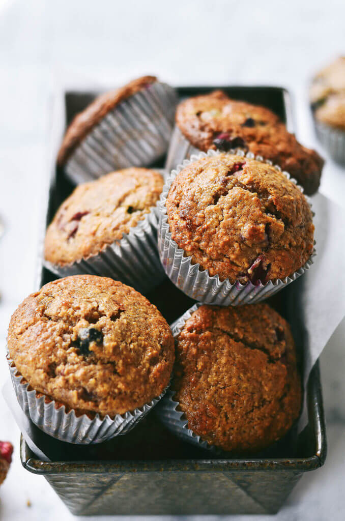 Best flourless blender muffins! Made in 5 minutes without oil. Filled with mixed berries and made with almond butter. Best gluten free breakfast recipes. Gluten free diet muffin recipe.