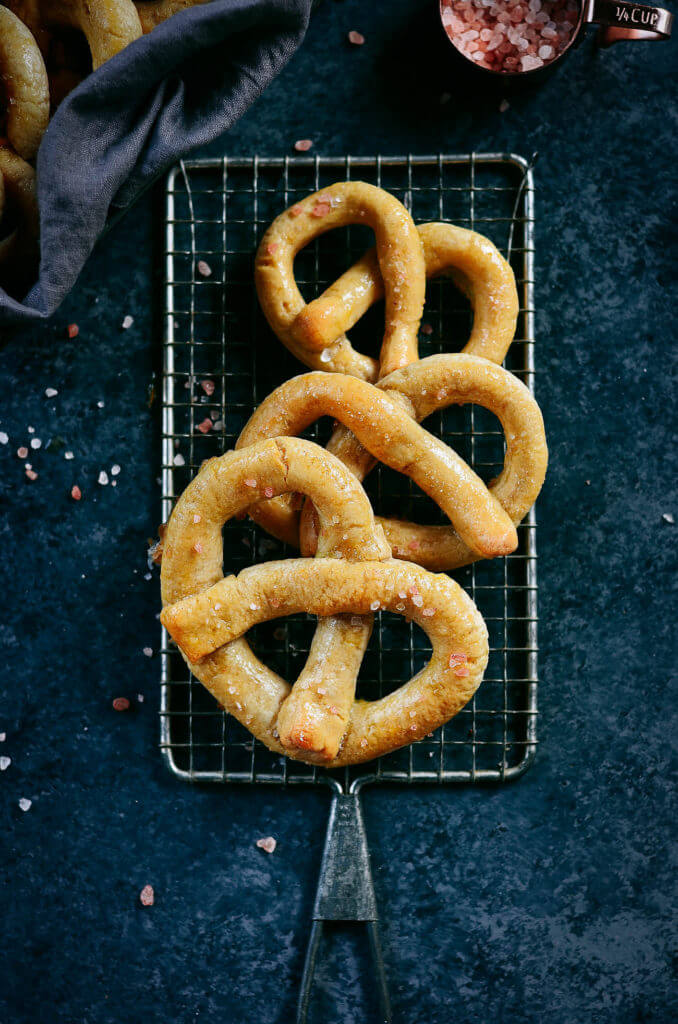 Best easy paleo diet pretzels. Made in a few mins. Yeast free. Nut free. Easy gluten free pretzel recipe. Homemade gluten free paleo pretzels. Easy gluten free pretzel recipe for kids. Paleo pretzel recipe.