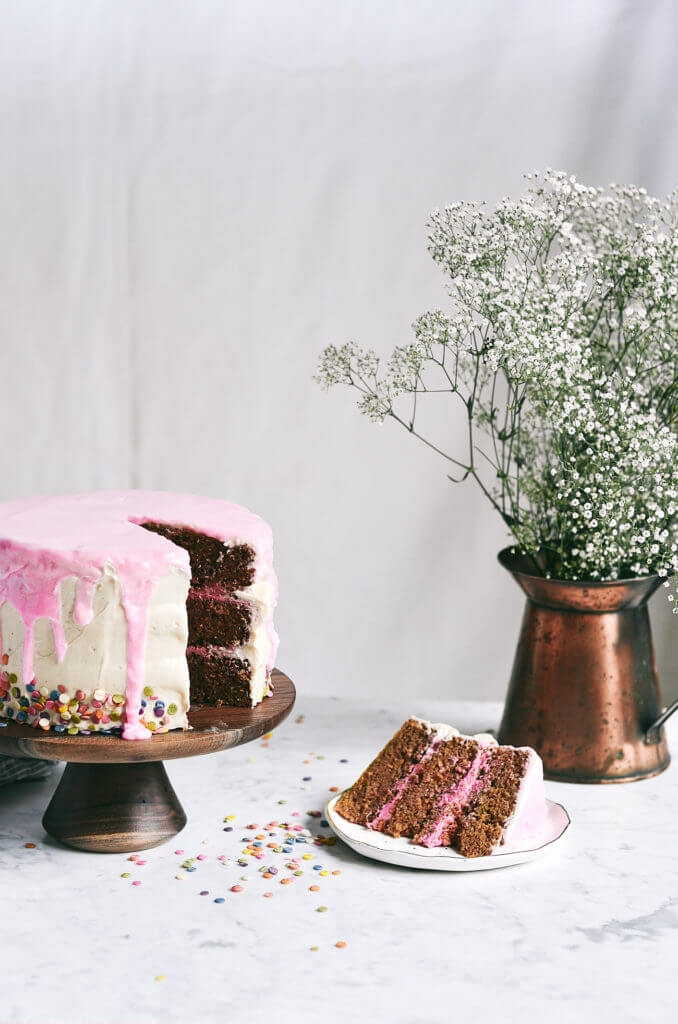 What’s the secret ingredient?… This grain free funfetti cake is filled with natural root vegetable colored sprinkles white chia seeds! To top it off, it’s covered in a creamy and smooth coconut oil frosting and pink glaze. Naturally gluten free, dairy free, and dye free. Homemade funfetti cake mix recipe. Funfetti cake box mix. Funfetti cake ideas. Funfetti cake decoration ideas. Funfetti birthday cake. Gluten free funfetti cake recipe. Funfetti gluten free sprinkles. Healthy funfetti cake. Healthy gluten free funfetti birthday cake. Vegan frosting. Vegan funfetti frosting. Paleo funfetti cake. Grain free funfetti cake. Easy funfetti cake.