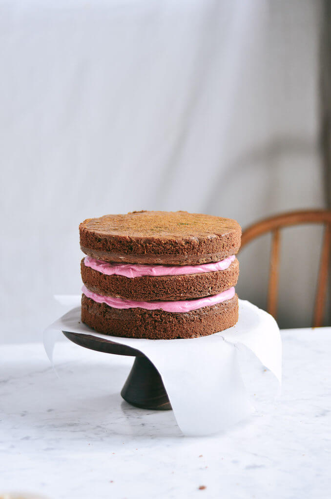 What’s the secret ingredient?… This grain free funfetti cake is filled with natural root vegetable colored sprinkles white chia seeds! To top it off, it’s covered in a creamy and smooth coconut oil frosting and pink glaze. Naturally gluten free, dairy free, and dye free. Homemade funfetti cake mix recipe. Funfetti cake box mix. Funfetti cake ideas. Funfetti cake decoration ideas. Funfetti birthday cake. Gluten free funfetti cake recipe. Funfetti gluten free sprinkles. Healthy funfetti cake. Healthy gluten free funfetti birthday cake. Vegan frosting. Vegan funfetti frosting. Paleo funfetti cake. Grain free funfetti cake. Easy funfetti cake.