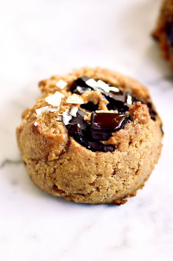 Thick and chewy paleo vegan chocolate chunk cooke recipe. The most delicious paleo and vegan chocolate chunk cookies! Thick, of so soft, chewy, perfect texture. Ready for eating in only 15 minutes. My favorite Paleo cookie I’ve ever made… and I’ve made a lot! Easy paleo cookies. Paleo cookies recipe. Healthy paleo cookies. Paleo chocolate chip cookie recipe. Almond flour cookie recipe. Easy healthy cookie recipe. Best gluten free chocolate chip cookie recipe. vegan cookie recipes. Easy vegan cookies. Easy gluten free cookies. Best paleo chocolate chip cookies. Simple paleo chocolate chip cookies. Maple syrup paleo cookie recipe.