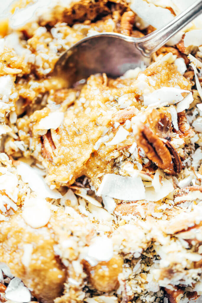 Best crunchy grian free granola made in minutes! This paleo granola tastes like the real thing- made without oats or sugar. Healthy paleo granola recipe. Easy paleo breakfast for on the go. #paleo #breakfast #granola