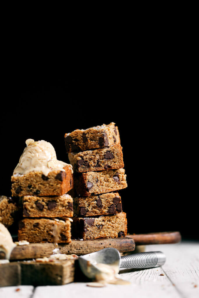 The best soft and chewy paleo blondies! Gluten free, low in sugar (1/4 cup coconut sugar in the whole batch!), and vegan. This recipe can be made ahead and stored in the freezer. It’s also safe for raw cookie dough eating. Yum! Easy paleo baking. Maple syrup blondies. Vegan blondie recipe. low carb paleo blondies. almond butter paleo blondies. Healthy vegan blondies recipes. Gluten free vegan blondies. Easy vegan blondies. Paleo cookie bar. Easy paleo cookies.