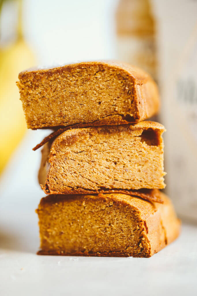 Healthy blender banana bread breakfast bars! Made in 5 minutes! Kid proof, travel proof paleo breakfast bars. The ultimate grain free, paleo breakfast for on the go! Gluten free, dairy free, sugar free- fruit sweetened! Healthy paleo breakfast recipes. Paleo banana bread. Easy paleo banana bread. Best gluten free banana bread. Easy gluten free banana bread.