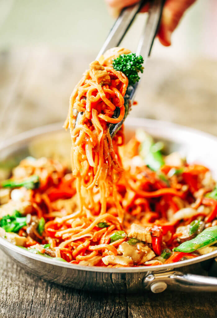 Healthy Lo Mein made with delicious carrot noodles! An Easy 15 minute whole30 meal the whole family will enjoy! Grain free, paleo, and gluten free. The servings are big. The food is tasty! I did not want to stop eating this! I wanted to eat all four servings by myself. A big ol’ serving of these lo mein noodles carries all of the delicousness factor with only 343 calories!  Whole30 meal plan that's quick and healthy! Whole30 recipes just for you. Whole30 meal planning. Whole30 meal prep. Healthy paleo meals. Healthy Whole30 recipes. Easy Whole30 recipes. Best paleo dinner recipes.