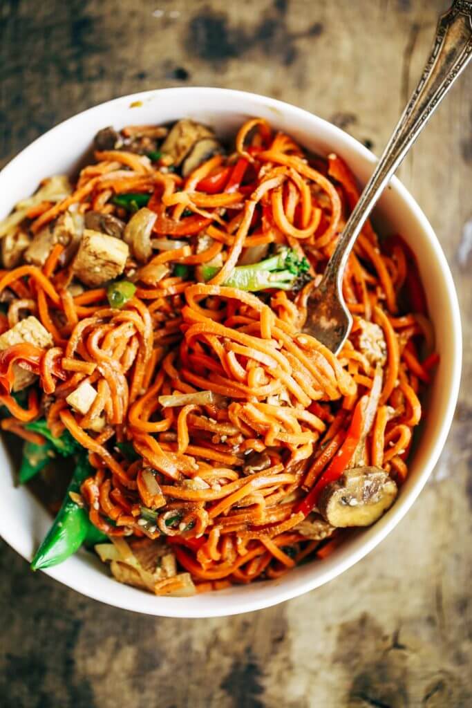 Healthy Lo Mein made with delicious carrot noodles! An Easy 15 minute whole30 meal the whole family will enjoy! Grain free, paleo, and gluten free. The servings are big. The food is tasty! I did not want to stop eating this! I wanted to eat all four servings by myself. A big ol’ serving of these lo mein noodles carries all of the delicousness factor with only 343 calories!  Whole30 meal plan that's quick and healthy! Whole30 recipes just for you. Whole30 meal planning. Whole30 meal prep. Healthy paleo meals. Healthy Whole30 recipes. Easy Whole30 recipes. Best paleo dinner recipes.