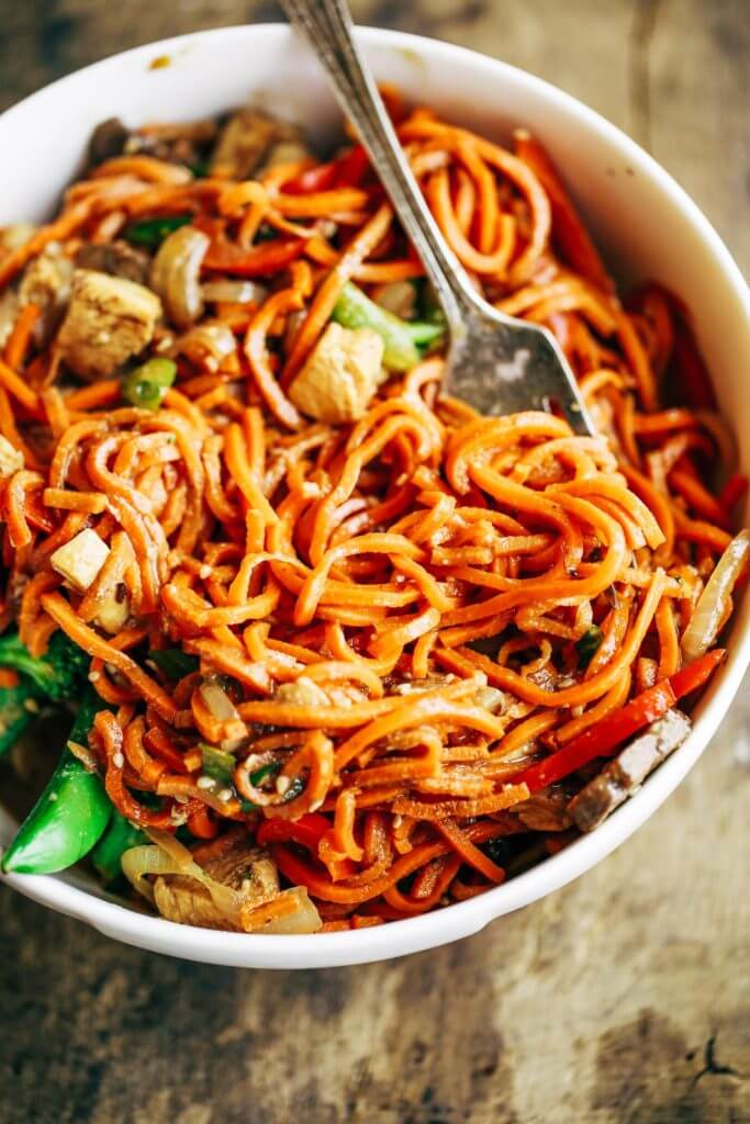 Healthy Lo Mein made with delicious carrot noodles! An Easy 15 minute whole30 meal the whole family will enjoy! Grain free, paleo, and gluten free. The servings are big. The food is tasty! I did not want to stop eating this! I wanted to eat all four servings by myself. A big ol’ serving of these lo mein noodles carries all of the delicousness factor with only 343 calories!  Whole30 meal plan that's quick and healthy! Whole30 recipes just for you. Whole30 meal planning. Whole30 meal prep. Healthy paleo meals. Healthy Whole30 recipes. Easy Whole30 recipes. Best paleo dinner recipes.