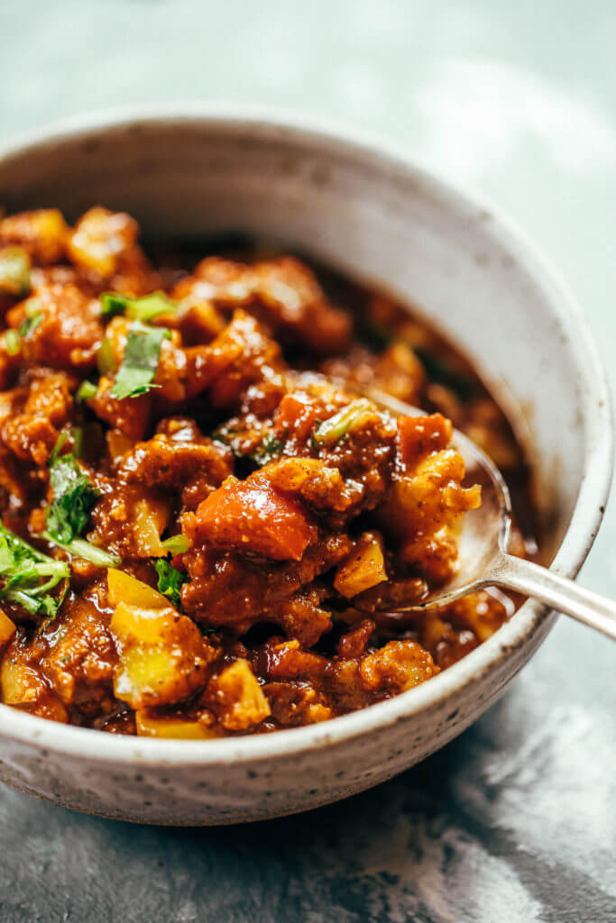 Chili made with cauliflower- paleo, whole30, vegan. Full of flavor, healthy, and satisfying. The kind of home-cooked meal that makes you all comfy inside. Recipe can be made ahead and frozen. Best Paleo chili. Best whole30 chili. Easy whole30 dinner recipes. Easy whole30 dinner recipes. Whole30 recipes. Whole30 lunch. Whole30 meal planning. Whole30 meal prep. Healthy paleo meals. Healthy Whole30 recipes. Easy Whole30 recipes. Easy whole30 dinner recipes.