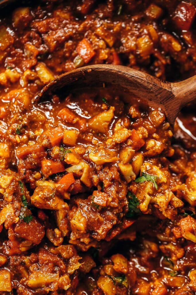 Chili made with cauliflower- paleo, whole30, vegan. Full of flavor, healthy, and satisfying. The kind of home-cooked meal that makes you all comfy inside. Recipe can be made ahead and frozen. Best Paleo chili. Best whole30 chili. Easy whole30 dinner recipes. Easy whole30 dinner recipes. Whole30 recipes. Whole30 lunch. Whole30 meal planning. Whole30 meal prep. Healthy paleo meals. Healthy Whole30 recipes. Easy Whole30 recipes. Easy whole30 dinner recipes.