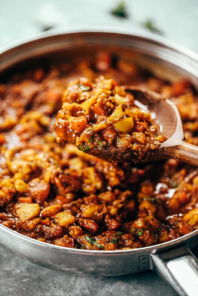 Chili made with cauliflower- paleo, whole30, vegan. Full of flavor, healthy, and satisfying. The kind of home-cooked meal that makes you all comfy inside. Recipe can be made ahead and frozen. Best Paleo chili. Best whole30 chili. Easy whole30 dinner recipes. Easy whole30 dinner recipes. Whole30 recipes. Whole30 lunch. Whole30 meal planning. Whole30 meal prep. Healthy paleo meals. Healthy Whole30 recipes. Easy Whole30 recipes. Easy whole30 dinner recipes.