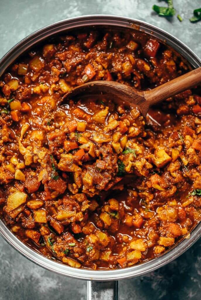 Chili made with cauliflower- paleo, whole30, vegan. Full of flavor, healthy, and satisfying. The kind of home-cooked meal that makes you all comfy inside. Recipe can be made ahead and frozen. Best Paleo chili. Best whole30 chili. Easy whole30 dinner recipes. Easy whole30 dinner recipes. Whole30 recipes. Whole30 lunch. Whole30 meal planning. Whole30 meal prep. Healthy paleo meals. Healthy Whole30 recipes. Easy Whole30 recipes. Easy whole30 dinner recipes.
