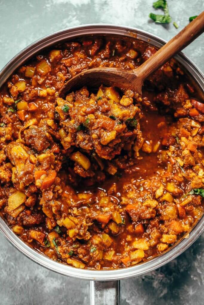 Chili made with cauliflower- paleo, whole30, vegan. Full of flavor, healthy, and satisfying. The kind of home-cooked meal that makes you all comfy inside. Recipe can be made ahead and frozen. Best Paleo chili. Best whole30 chili. Easy whole30 dinner recipes. Easy whole30 dinner recipes. Whole30 recipes. Whole30 lunch. Whole30 meal planning. Whole30 meal prep. Healthy paleo meals. Healthy Whole30 recipes. Easy Whole30 recipes. Easy whole30 dinner recipes.