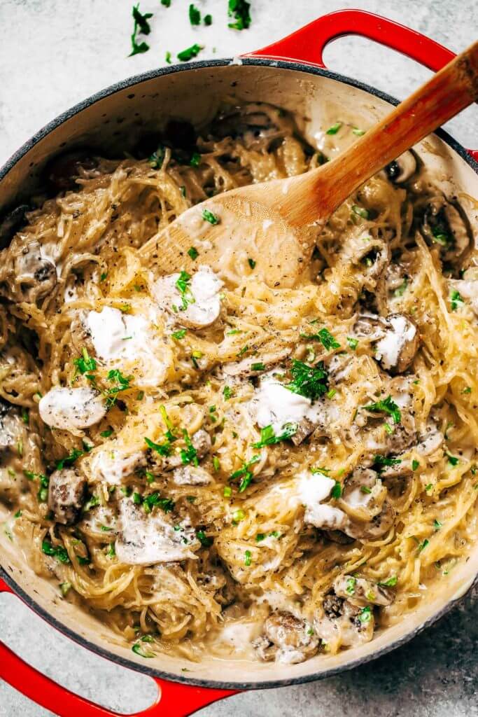 Easy creamy garlic spaghetti squash noodles with cauliflower cream sauce. An easy paleo, gluten free, and whole30 recipe for the whole family! How to cook spaghetti squash. Healthy spaghetti squash bake. Easy whole30 dinner recipes. Whole30 recipes. Whole30 lunch. Whole30 recipes just for you. Whole30 meal planning. Whole30 meal prep. Healthy paleo meals. Healthy Whole30 recipes. Easy Whole30 recipes.