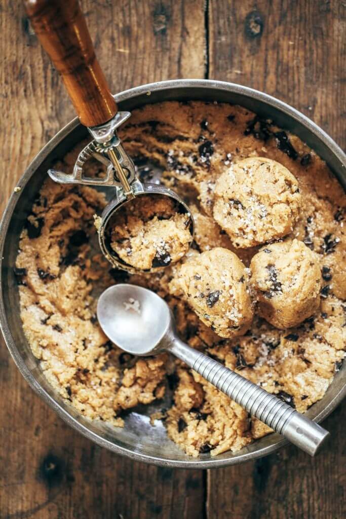 Healthy paleo cookie dough that's safe to eat raw! This cookie dough is gluten free, dairy free, and made without refined sugars. Ready in just five minutes! Paleo cookies no egg. Easy paleo cookie recipes. No bake paleo cookies. Healthy paleo cookies. Easy paleo snacks for on the go. Almond paleo cookies. best paleo cookie dough.