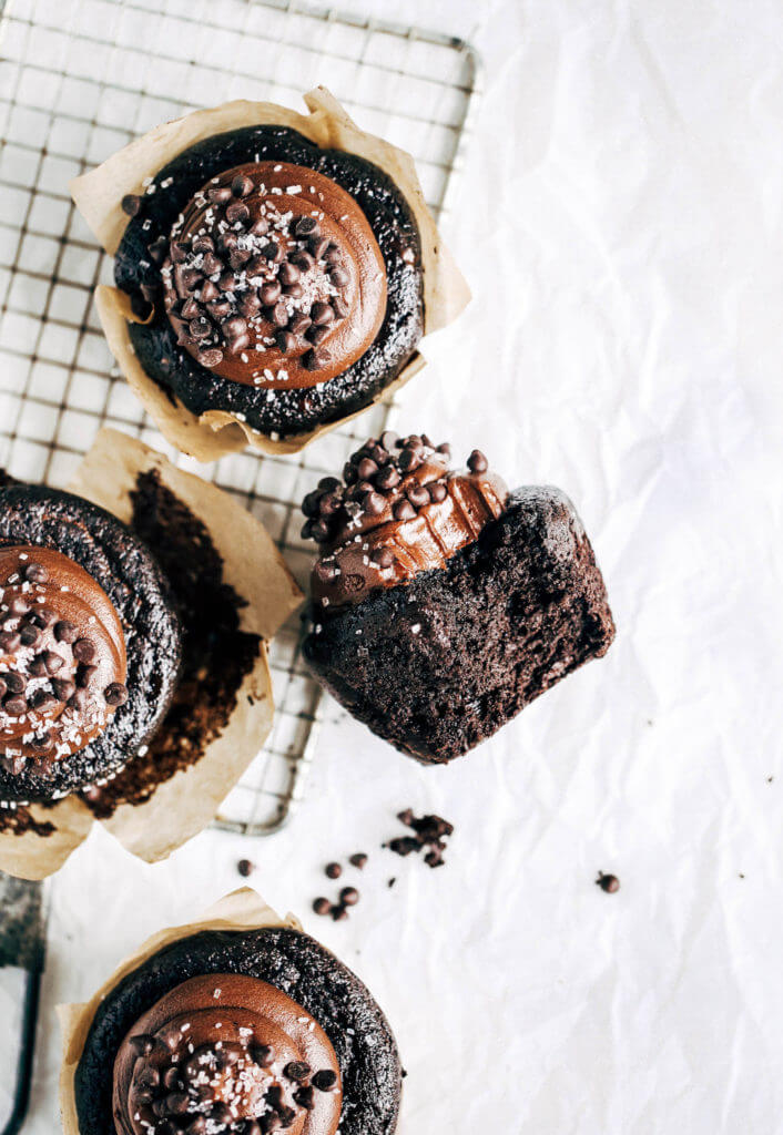 These paleo cupcakes will change your life! Moist, fluffy, and made in a blender. Topped with my favorite easy paleo chocolate frosting.#chocolate #paleo #paleodessert #healthydessert #cake #frosting Easy Paleo cupcakes. Paleo chocolate cupcakes recipes. Almond flour paleo cupcakes. Best paleo cupcakes. Easy moist chocolate cupcakes. Chocolate cupcakes from scratch.