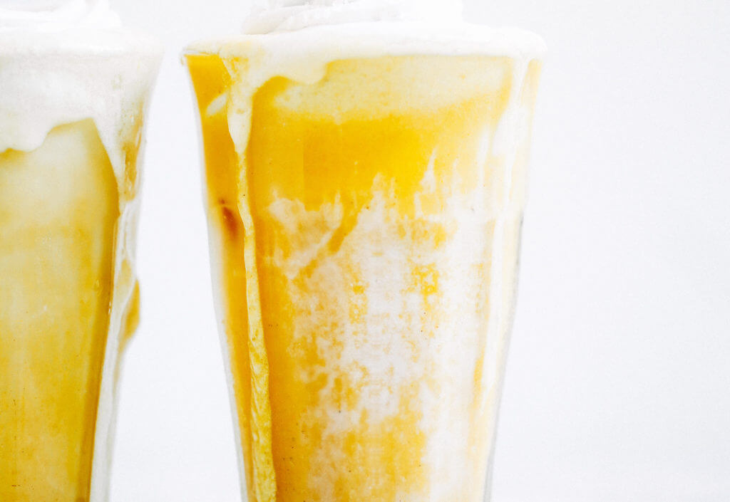Top on my paleo food list: golden iced turmeric lattes. Tastes like liquid sunshine! An easy refreshing paleo and whole30 beverage, perfect for summer. #paleo #summer #golden Paleo for beginners. Paleo diet recipes. Paleo breakfast on the go. Easy paleo snacks. Best golden milk latte. Whole30 breakfast recipes. Whole30 rules. Whole30 snacks.