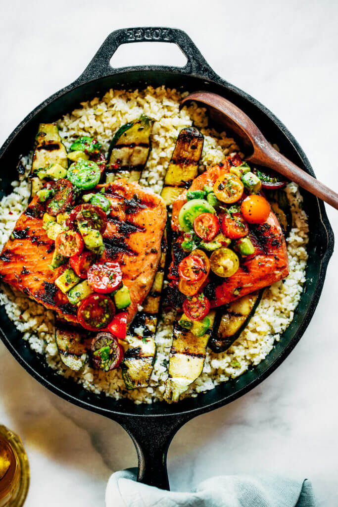 Lemony thyme grilled salmon with cauliflower rice and grilled zucchini. A healthy, light, and fresh whole30 dinner idea! An easy paleo meal for the whole family. Paleo dinner and lunch recipes. Easy paleo diet recipes. Whole30 lunch salad. Whole30 dinner recipes. Whole30 meal prep and sides. Best healthy summer dinner recipes. Grilled salmon recipes.