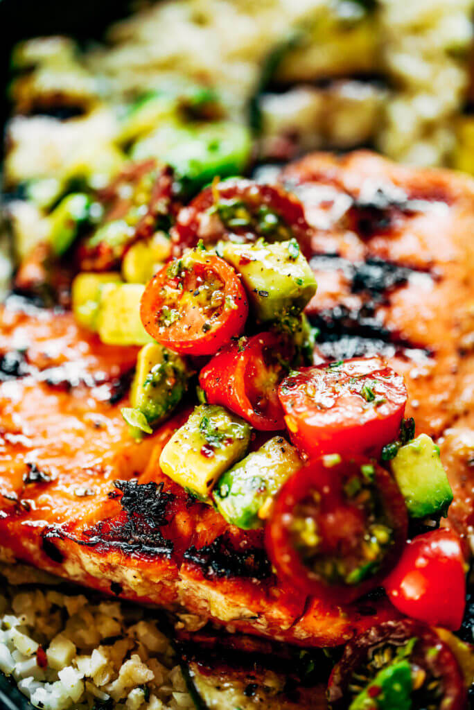 Lemony thyme grilled salmon with cauliflower rice and grilled zucchini. A healthy, light, and fresh whole30 dinner idea! An easy paleo meal for the whole family. Paleo dinner and lunch recipes. Easy paleo diet recipes. Whole30 lunch salad. Whole30 dinner recipes. Whole30 meal prep and sides. Best healthy summer dinner recipes. Grilled salmon recipes.