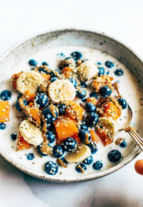 Easiest low calorie healthy breakfast! Sweet potato fruit cereal is made with baked sweet potato, fresh fruit, and nut milk of choice. This is a perfect paleo whole30 breakfast for on the go. #paleo #whole30 #mealprep #healthybreakfast