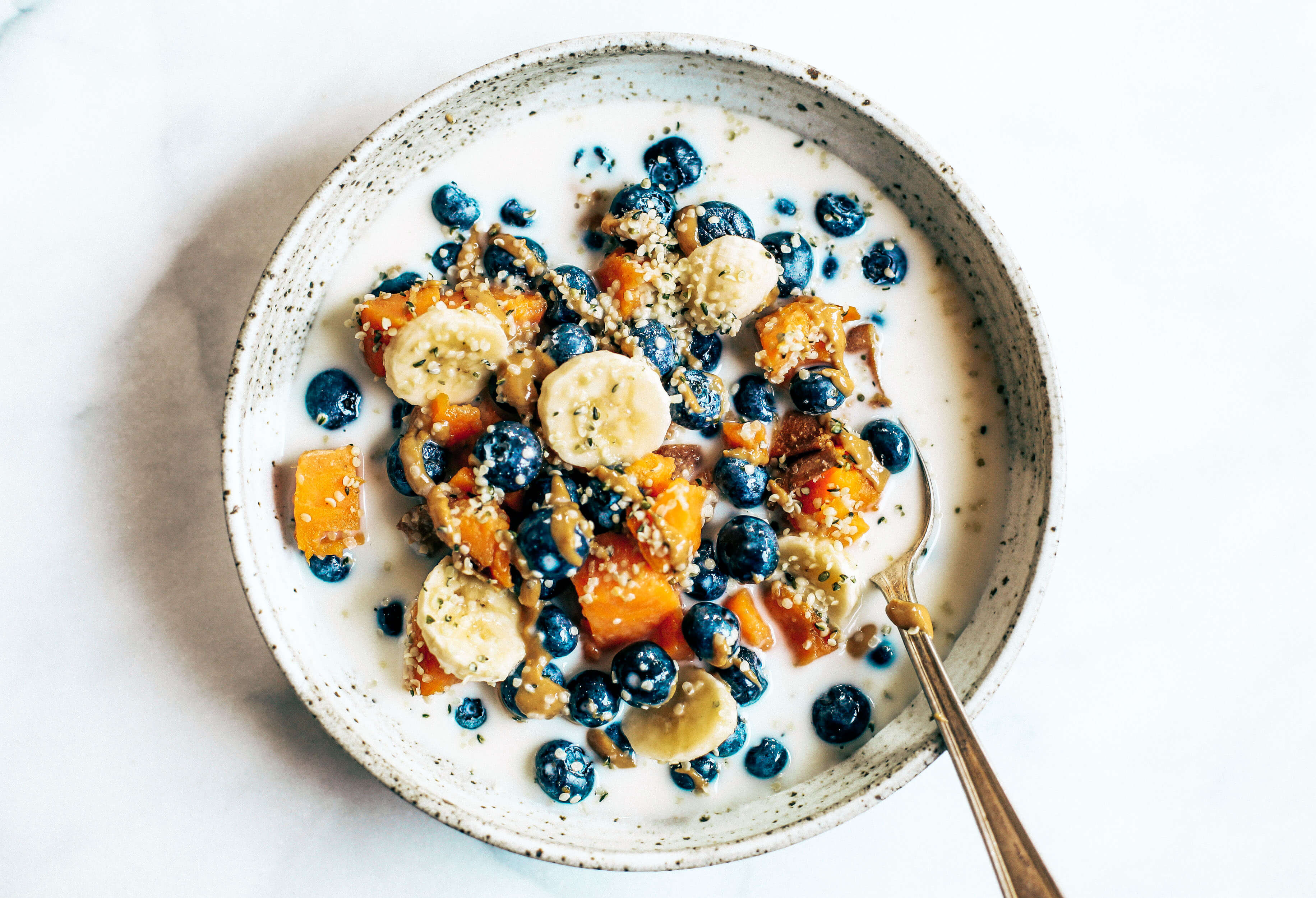 Easiest low calorie healthy breakfast! Sweet potato fruit cereal is made with baked sweet potato, fresh fruit, and nut milk of choice. This is a perfect paleo whole30 breakfast for on the go. #paleo #whole30 #mealprep #healthybreakfast