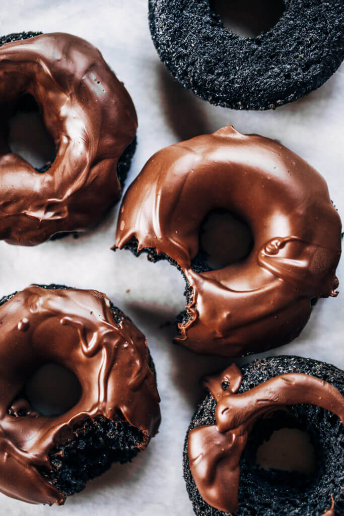 Healthy paleo chocolate glazed donuts made with sweet potato instead of flour! Easy baked donut recipe perfect for celebrations! Baked gluten free chocolate donuts. #paleo #donuts #dessert #chocolate