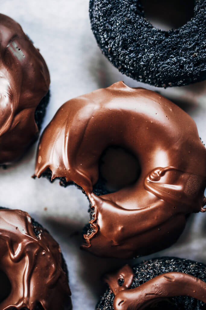 Healthy paleo chocolate glazed donuts made with sweet potato instead of flour! Easy baked donut recipe perfect for celebrations! Baked gluten free chocolate donuts. #paleo #donuts #dessert #chocolate