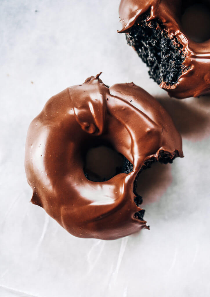 Healthy paleo chocolate glazed donuts made with sweet potato instead of flour! Easy baked donut recipe perfect for celebrations! Baked gluten free chocolate donuts. #paleo #donuts #dessert #chocolate