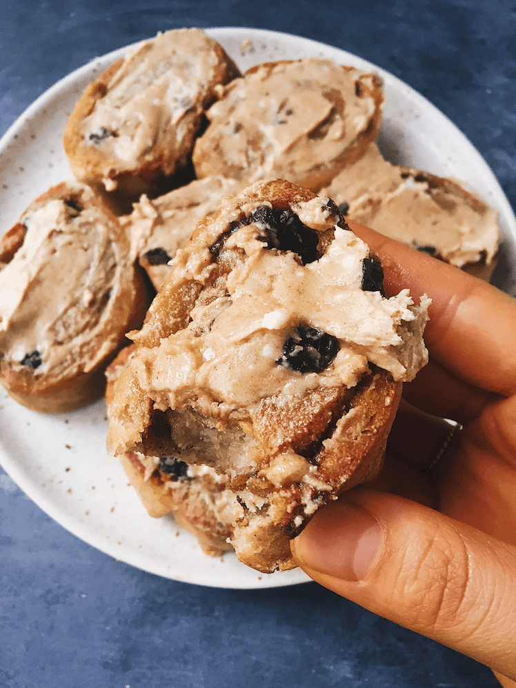 Low calorie paleo diet cinnamon rolls made sweet potato instead of flour! Heathy cinnamon rolls for the holidays that taste delicious! This recipe is contains NO EGGS and is yeast free, dairy free, grain free, and sugar free.