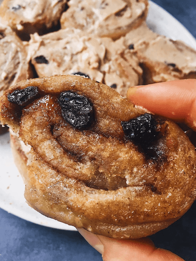 Low calorie paleo diet cinnamon rolls made sweet potato instead of flour! Heathy cinnamon rolls for the holidays that taste delicious! This recipe is contains NO EGGS and is yeast free, dairy free, grain free, and sugar free.