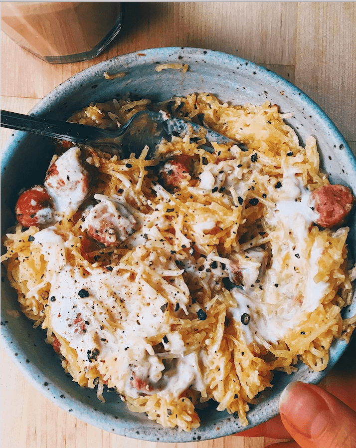 Low calorie whole30 mac 'n cheese made with spaghetti squash and cashew coconut cheese sauce. Feelin' like a kid again with this healthy bowl of paleo noodles, hot dogs, and cheese sauce. #paleo #pasta #whole30