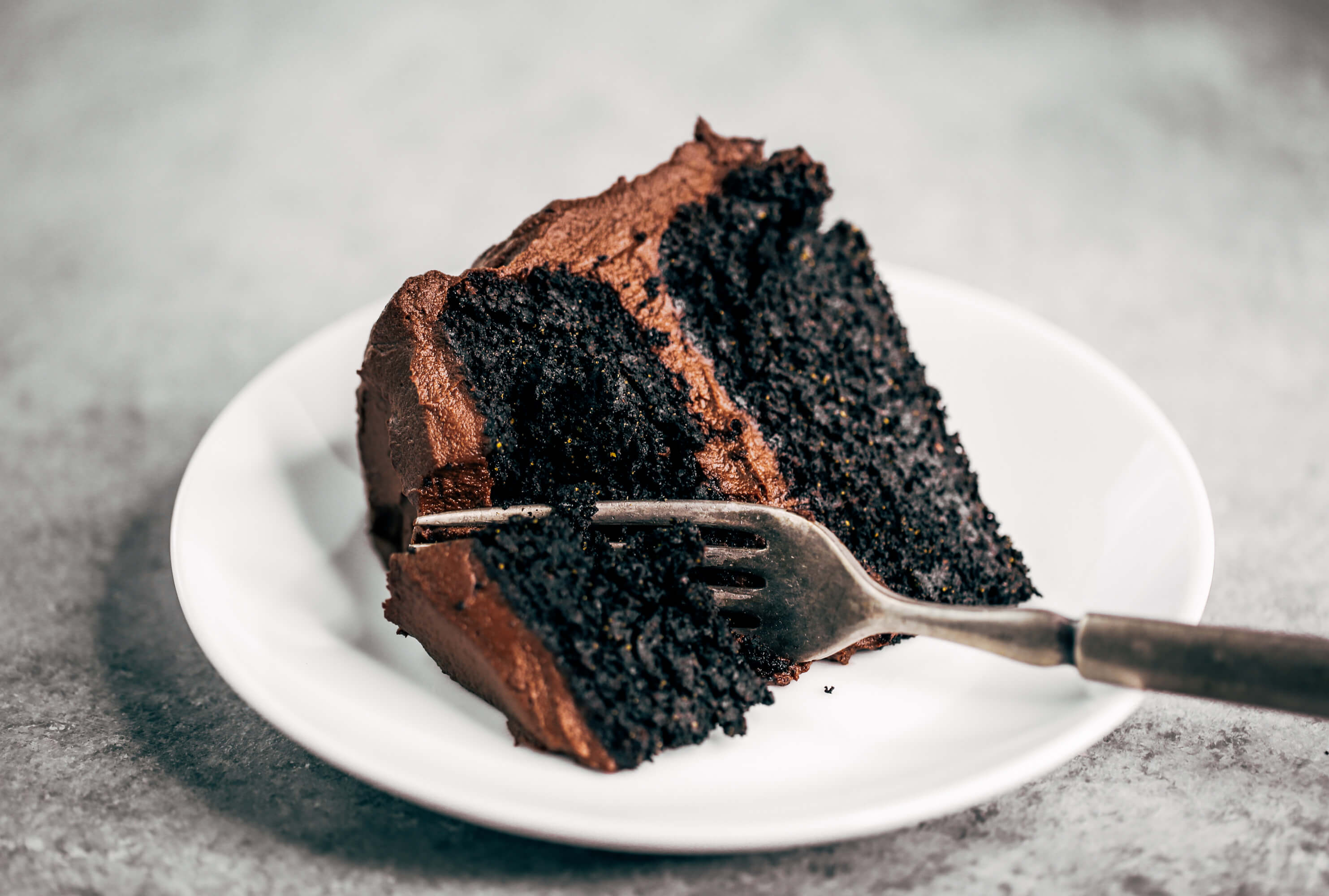 Best paleo chocolate cake you will ever have! Made with sweet potatoes instead of flour and avocado chocolate frosting. This flourless and dairy free chocolate cake is made in the food processor and perfect for any celebration! Are you ready for this easy gluten free chocolate cake recipe? #cake #recipes #baking #paleo