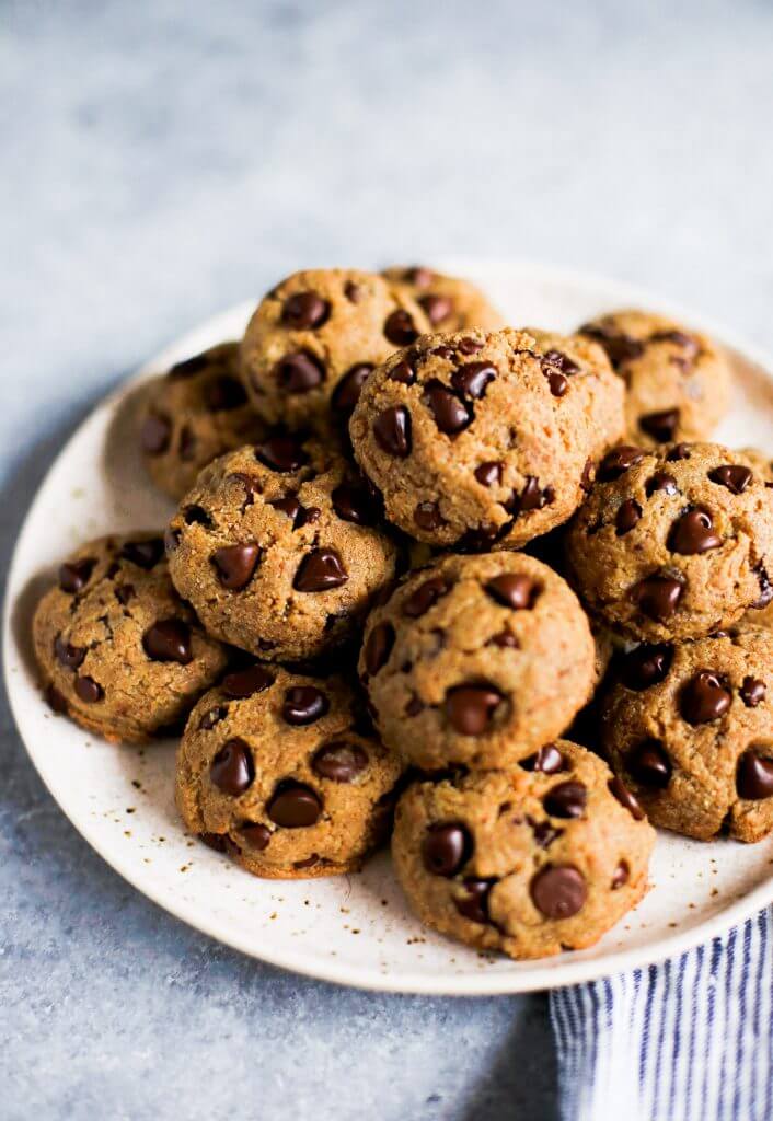 Best homemade keto chocolate chip cookies! Soft and thick sugar-free paleo cookie recipe; packed with protein and made with almond flour. This healthy chocolate chip cookie recipe is a perfect keto snack! #cookies #keto #paleo #dessert #healthy
