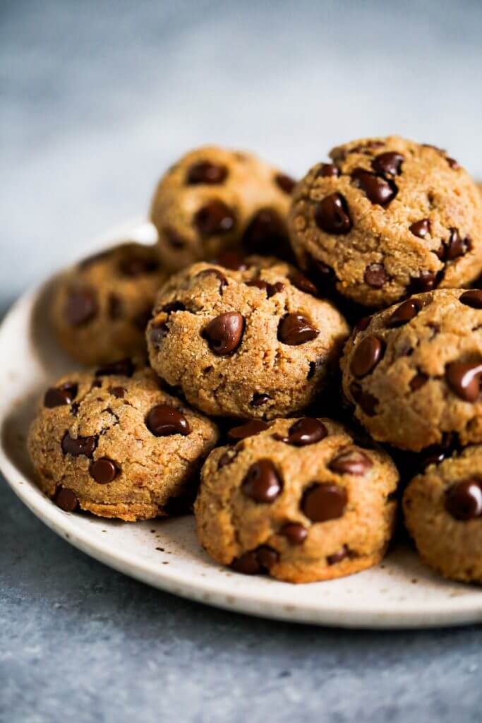 Best homemade keto chocolate chip cookies! Soft and thick sugar-free paleo cookie recipe; packed with protein and made with almond flour. This healthy chocolate chip cookie recipe is a perfect keto snack! #cookies #keto #paleo #dessert #healthy