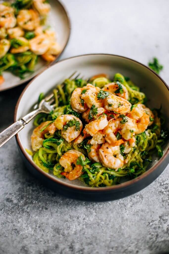 Whole30 zucchini noodles with lemon garlic shrimp. An easy and delicious weeknight dinner. Who’s ready for this healthy low calorie and filling paleo dinner? #paleo #whole30 #healthydinner