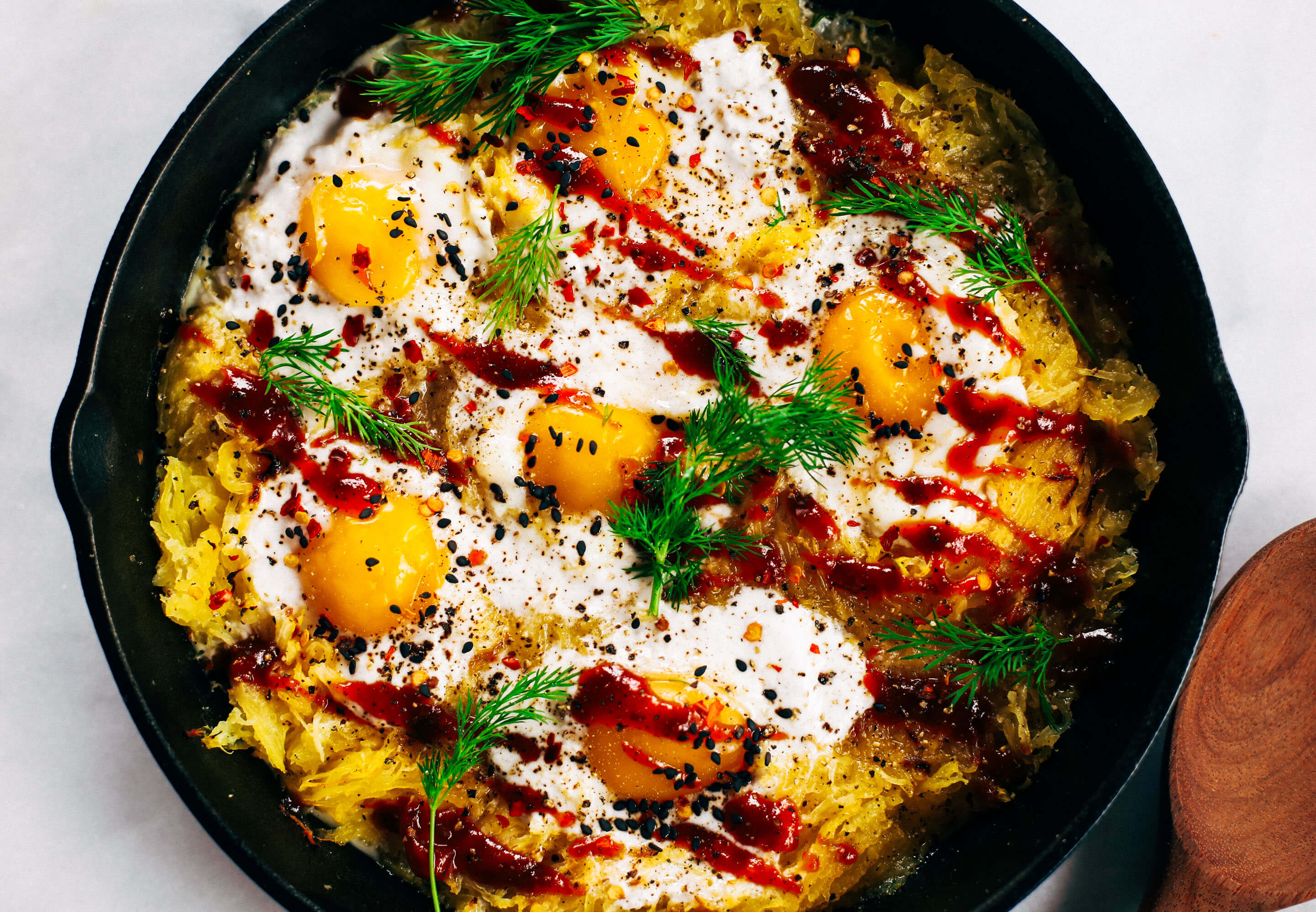 Whole30 spicy spaghetti squash egg skillet for breakfast. This easy filling breakfast skillet recipe is paleo, gluten free, and dairy free. Perfect for chilly winter mornings and whole30 meal prep! Best paleo and whole30 breakfast recipes for the family! #paleo #whole30