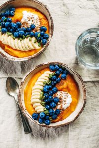 Paleo whole30 breakfast bowl made with butternut squash. Topped off with blueberries, bananas, and pumpkin seeds. This healthy breakfast is easy for on-the-go lifestyles and busy families. Plus, it tastes amazing and will leave you wanting more! #paleo #recipes #cooking #whole30