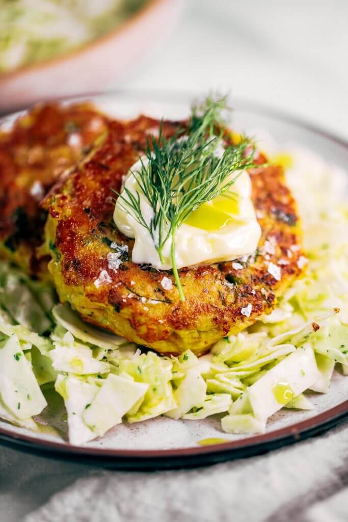 Whole30 salmon burgers with a side of slaw and zesty coconut milk lemon dill dressing. This easy paleo dinner recipe is perfect for meal prep and is SO easy to make! Lemon dill salmon burgers the whole family will love! #paleo #recipes #healthy #whole30