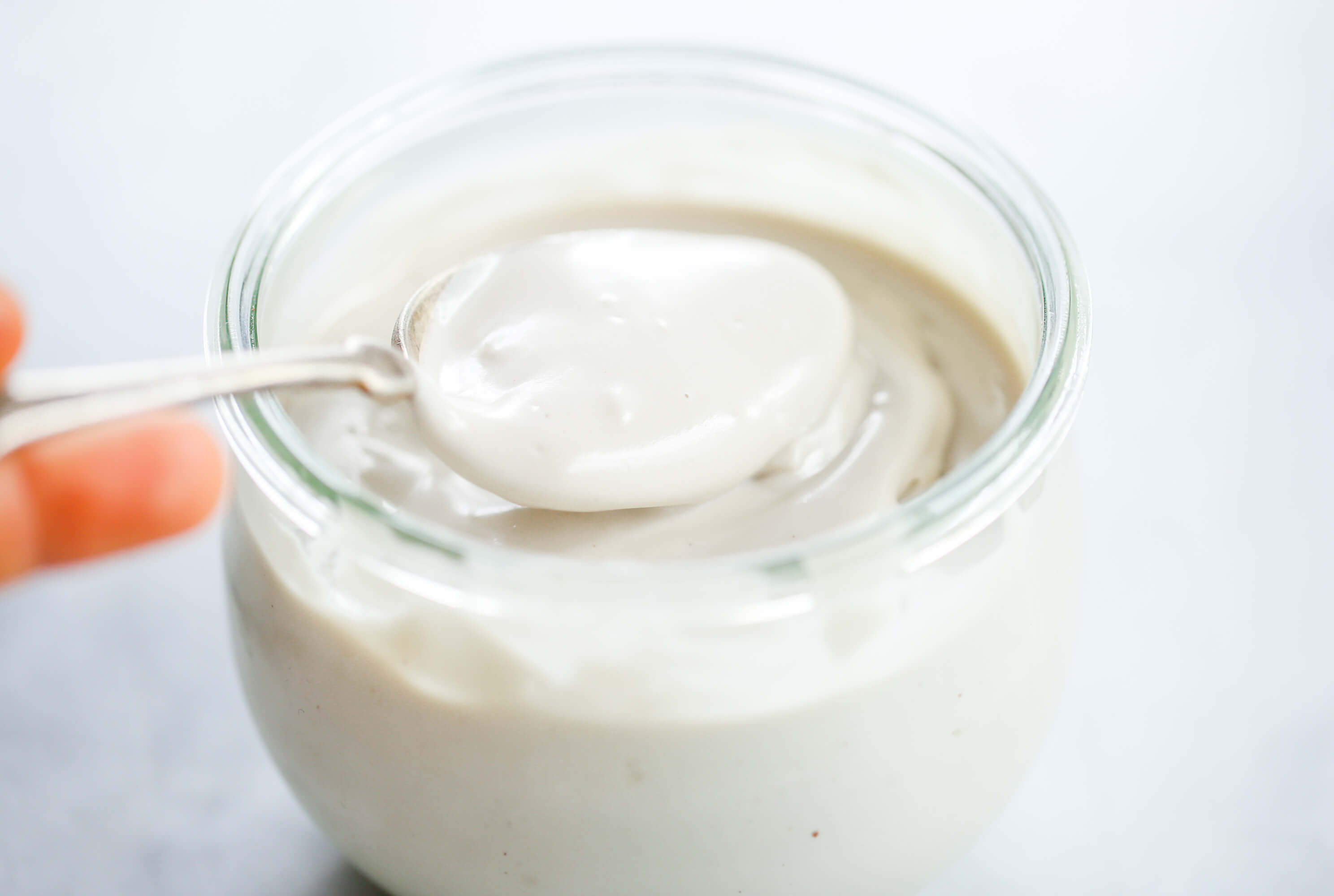 2 minute dairy free yogurt recipe. Healthy cashew yogurt ready in just minutes! This creamy paleo yogurt is perfect served for breakfast with fruit. Made with just three ingredients! #paleo #yogurt #healthybreakfast #recipes #cooking #mealprep