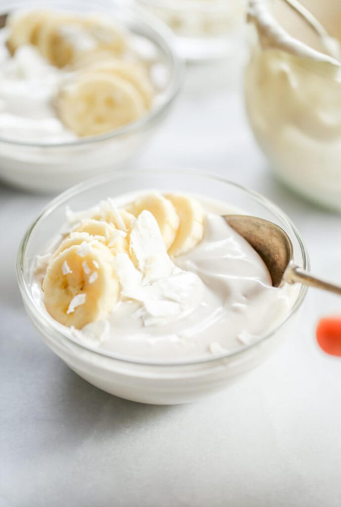 2 minute dairy free yogurt recipe. Healthy cashew yogurt ready in just minutes! This creamy paleo yogurt is perfect served for breakfast with fruit. Made with just three ingredients! #paleo #yogurt #healthybreakfast #recipes #cooking #mealprep