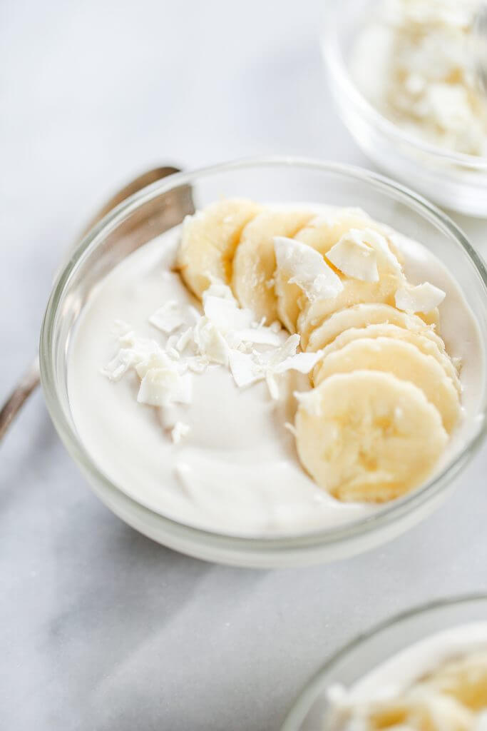 2 minute dairy free yogurt recipe. Healthy cashew yogurt ready in just minutes! This creamy paleo yogurt is perfect served for breakfast with fruit. Made with just three ingredients! #paleo #yogurt #healthybreakfast #recipes #cooking #mealprep