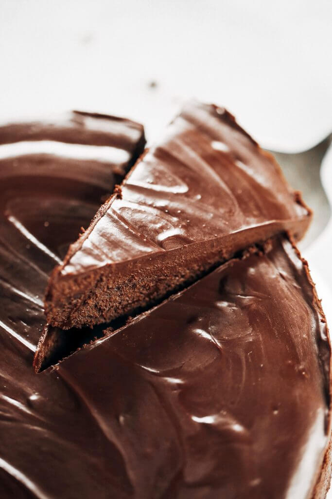 Flourless chocolate cake recipe. Paleo and dairy free fudgey chocolate cake with a thick layer of chocolate frosting. This easy chocolate cake will win hearts over and make you go back for seconds. #cake #chocolate #desserts #baking #paleo