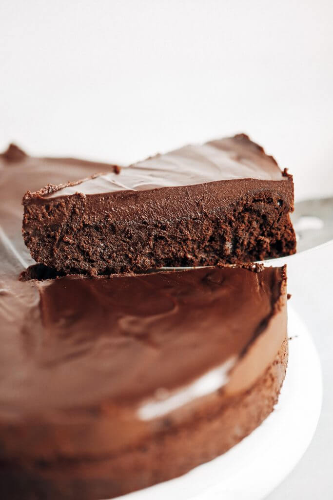 Flourless chocolate cake recipe. Paleo and dairy free fudgey chocolate cake with a thick layer of chocolate frosting. This easy chocolate cake will win hearts over and make you go back for seconds. #cake #chocolate #desserts #baking #paleo