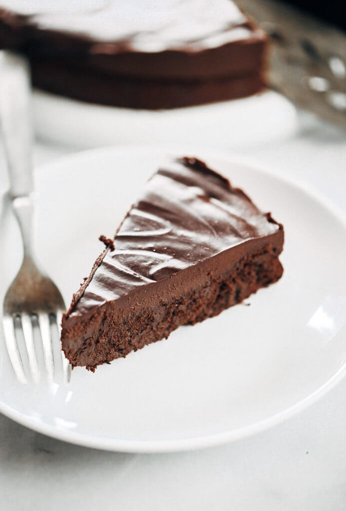 Flourless chocolate cake recipe. Paleo and dairy free fudgey chocolate cake with a thick layer of chocolate frosting. This easy chocolate cake will win hearts over and make you go back for seconds. #cake #chocolate #desserts #baking #paleo